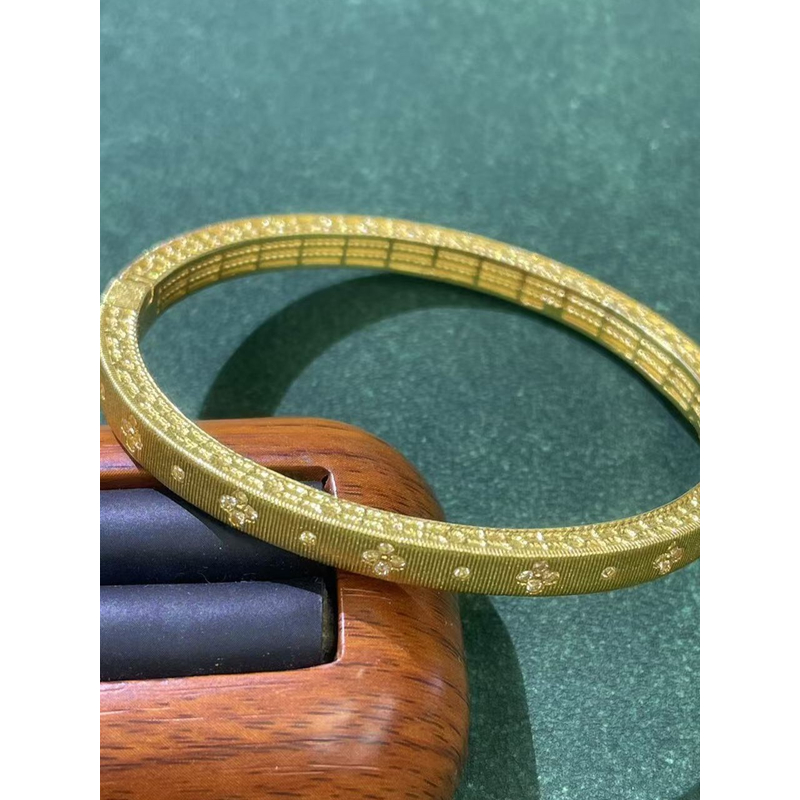  s1920黄色微镶雕刻方开口手镯多样性发货