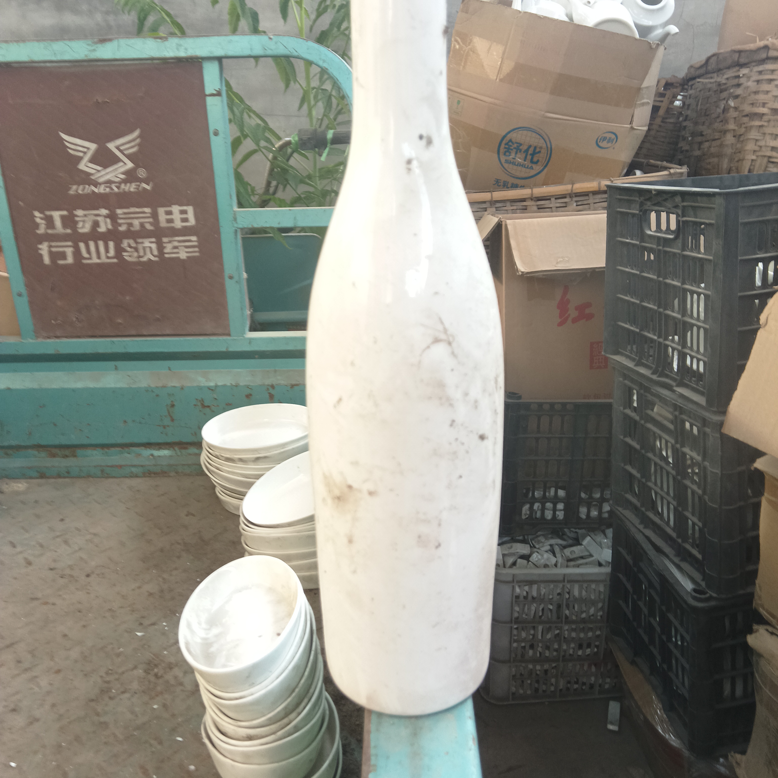 国营二厂白瓷瓶一个微瑕