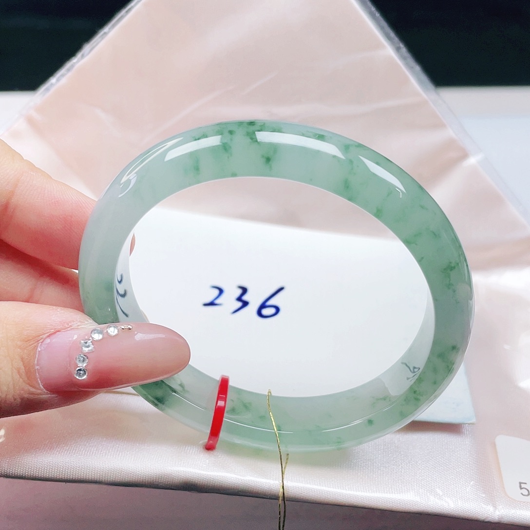 翡翠未镶嵌手镯 贵妃53+