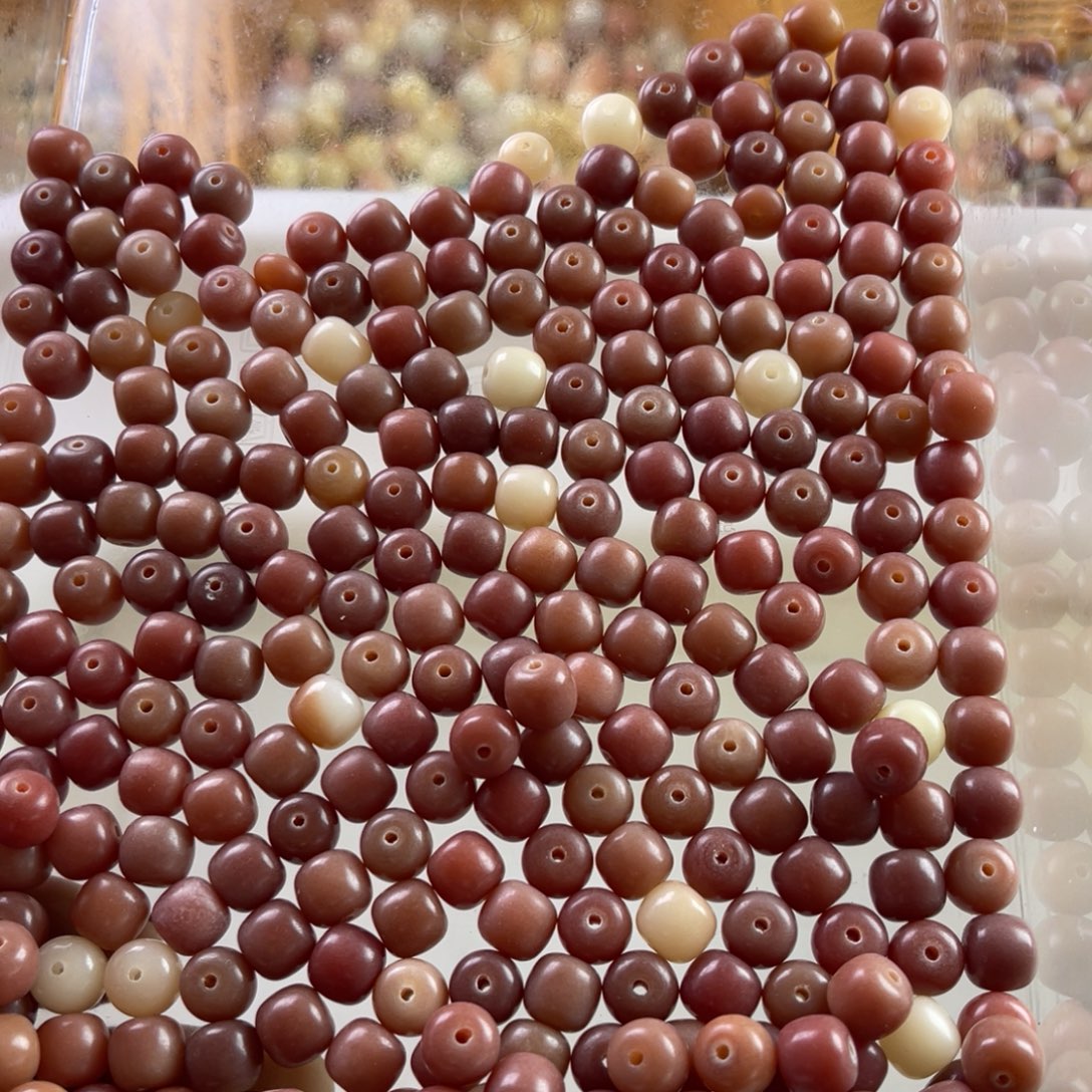 白玉菩提吊坠瑕疵10-9暗夜粉桶珠130颗