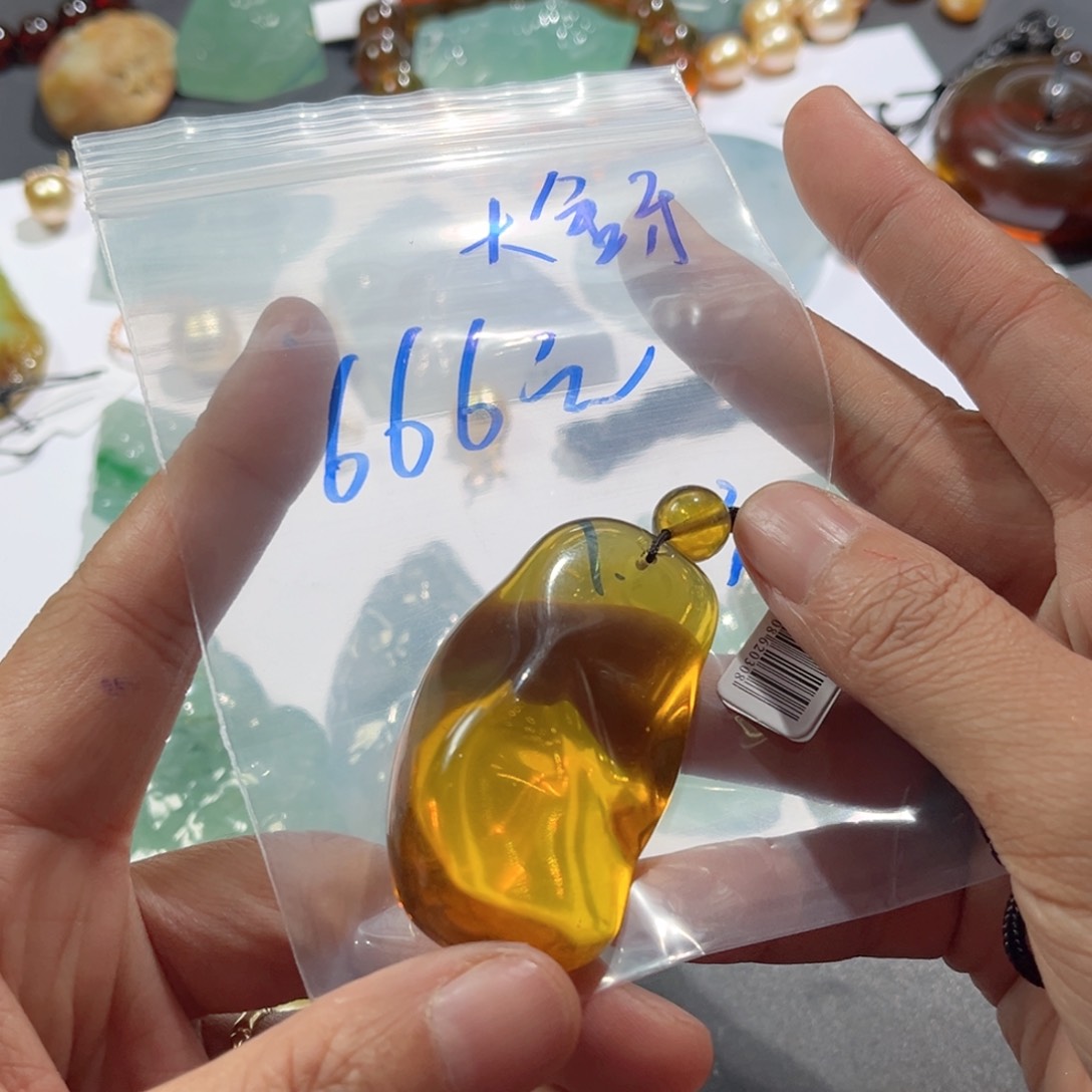 琥珀颈饰未镶嵌大*牙琥珀吊坠