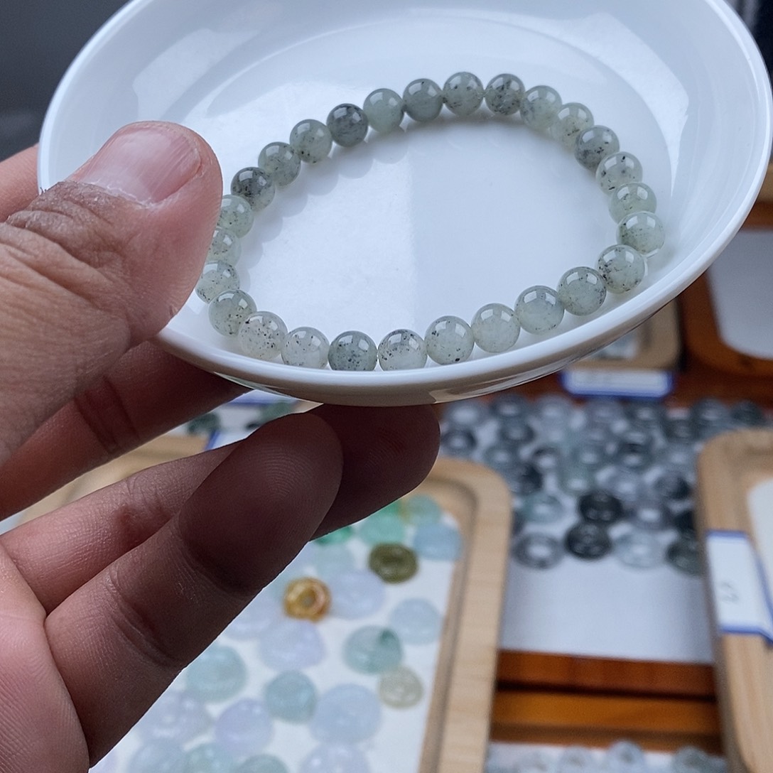 翡翠颈饰未镶嵌冰乌鸡手串