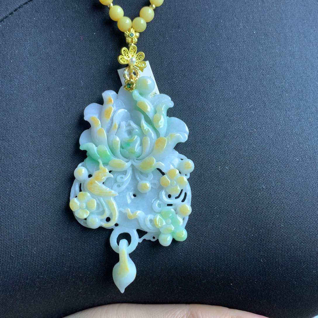 翡翠颈饰未镶嵌翡翠