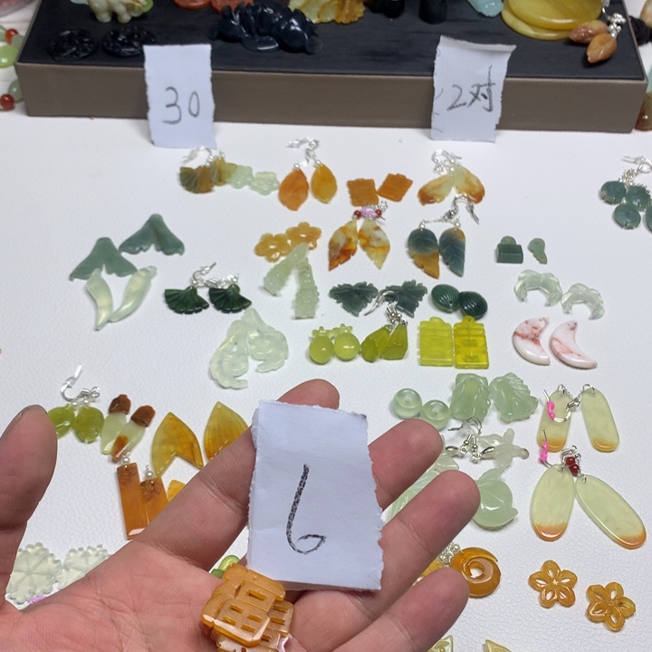 蛇纹石玉耳钉足银镀金镶嵌茧*魄