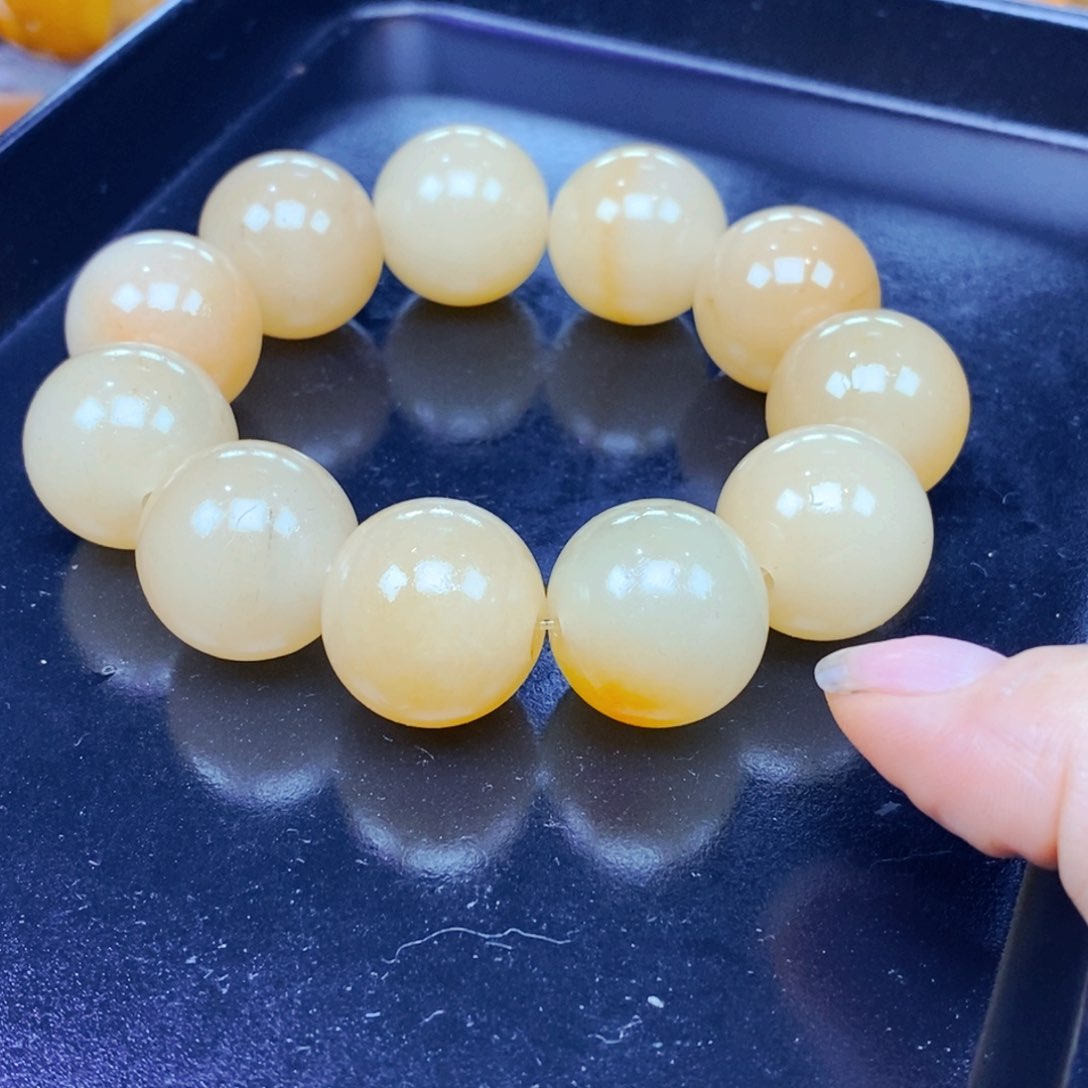 未镶嵌石英质玉（黄龙玉）颈饰