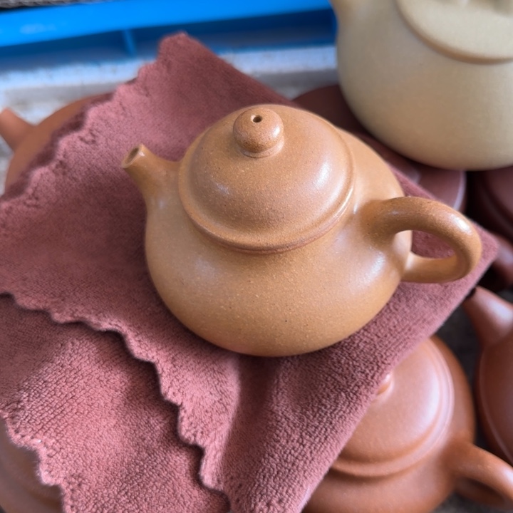 杨***杨紫砂茶壶梨皮黄金段150cc