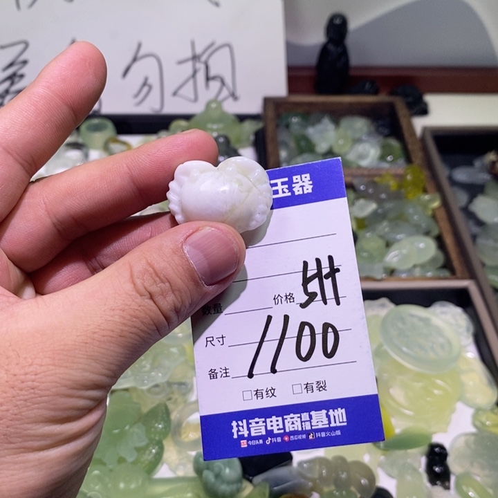 蛇纹石玉颈饰未镶嵌