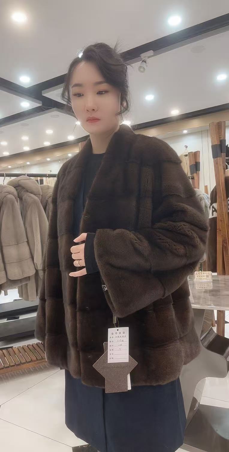 2号 皇冠贵族夫人新款高端冬季大衣横排工艺 2588