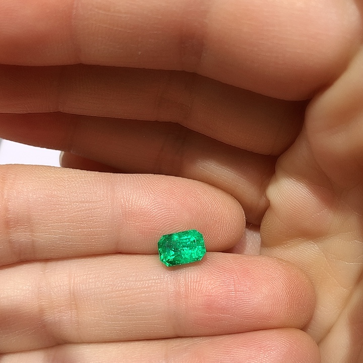 祖母绿裸石未镶嵌1.38克拉哥伦比亚祖母绿吉尔德