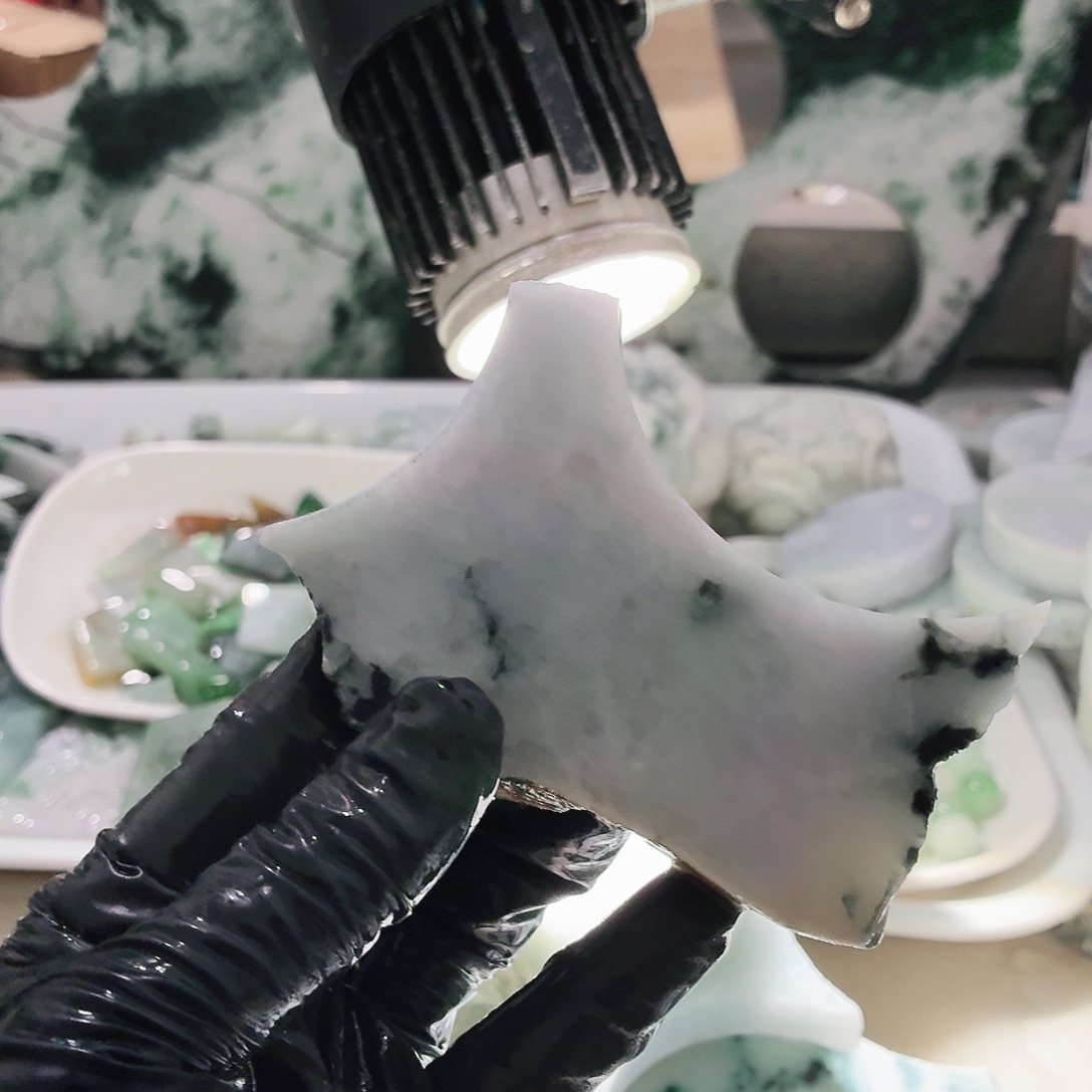 翡翠未镶嵌颈饰边角料