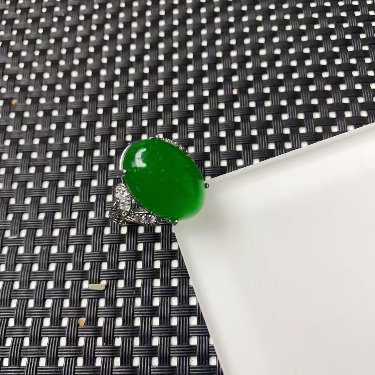 A1095透绿小蛋面戒指