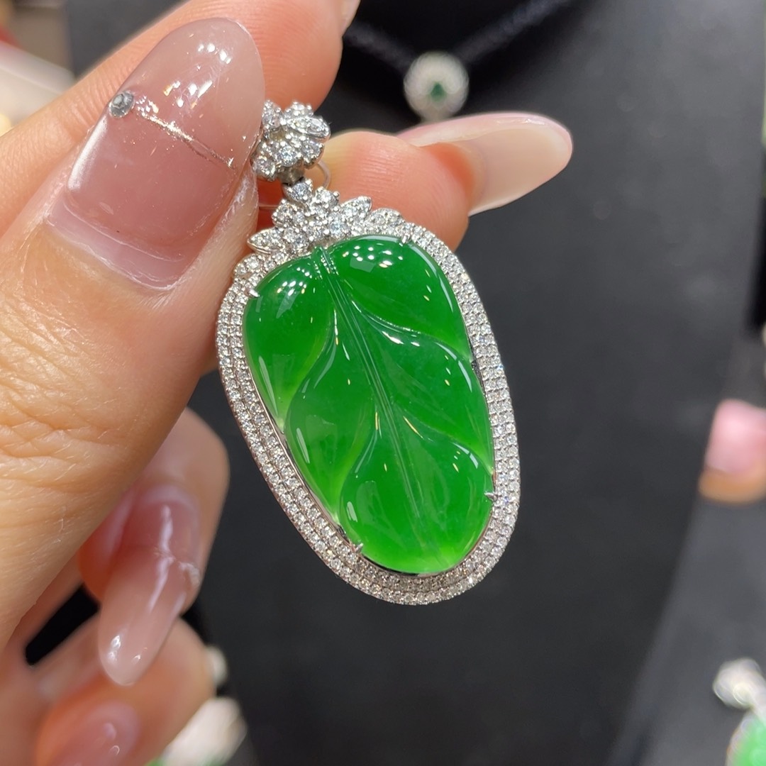 翡翠颈饰18K金镶嵌天然缅甸翡翠a货