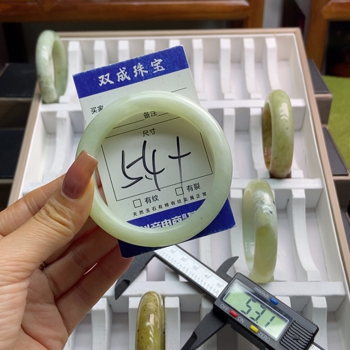 蛇纹石玉手镯未镶嵌710