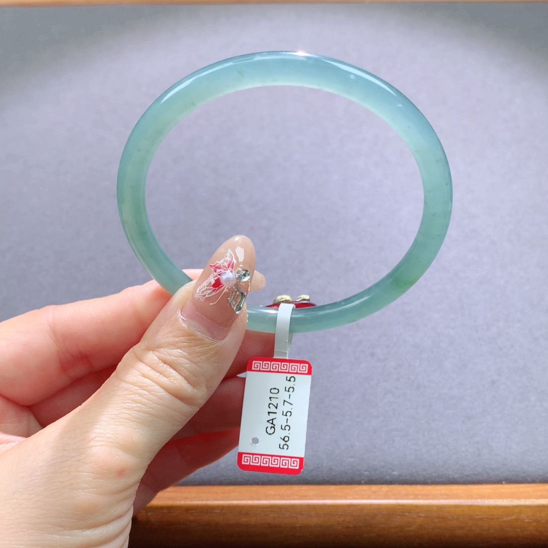 翡翠手镯未镶嵌天然翡翠手镯叮当镯