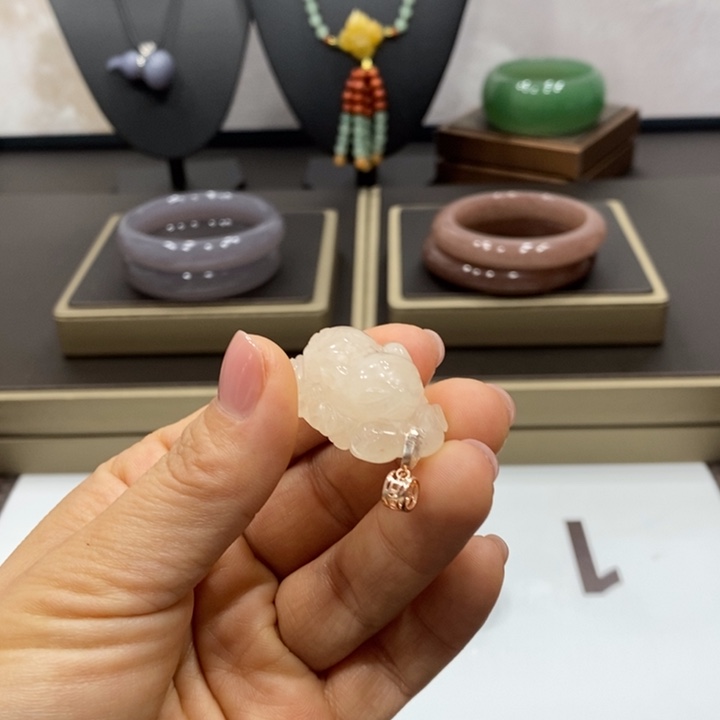 东陵石手镯未镶嵌