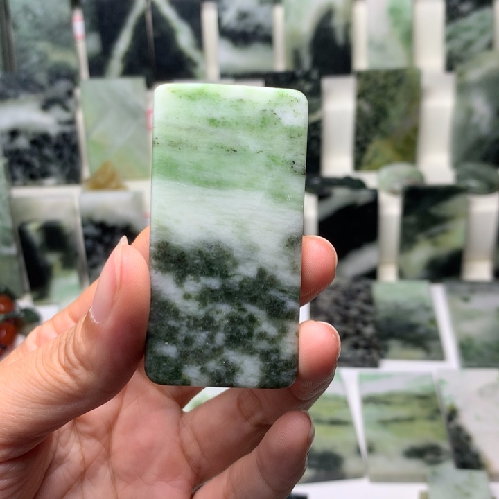 独山玉未镶嵌颈饰