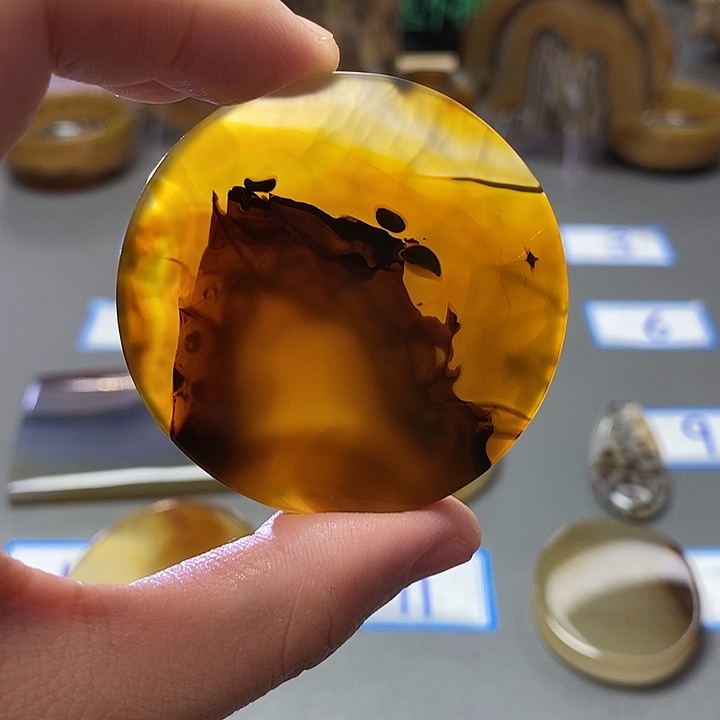 敬***阁玛瑙/玉髓未镶嵌珠宝半成品