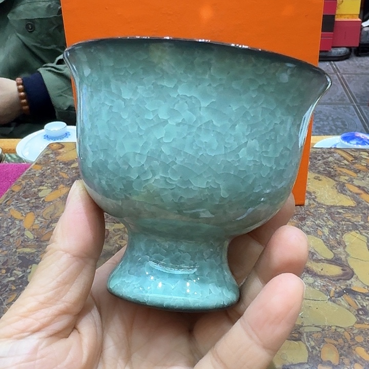 高足冰花杯一个，瓷。。。