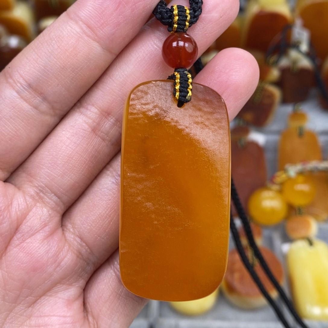 蜜蜡未镶嵌珠宝奇石