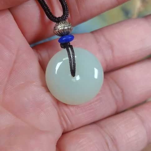 和田玉颈饰未镶嵌平安扣