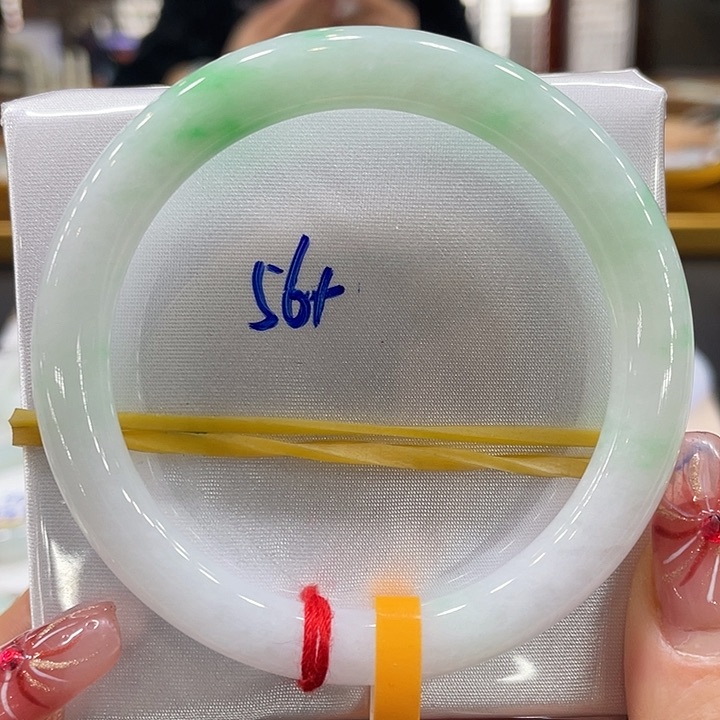 翡翠手镯未镶嵌翡翠手镯