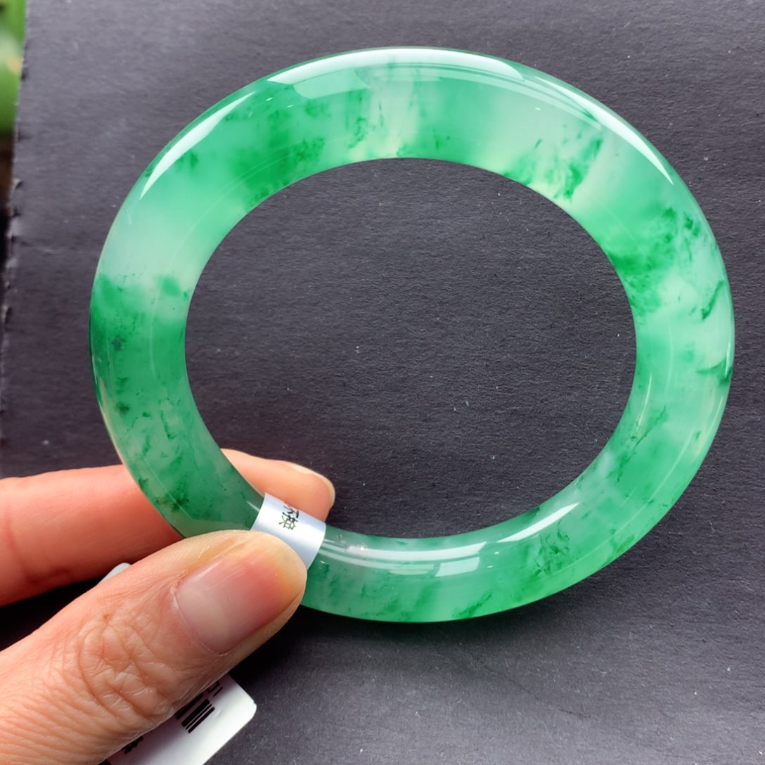 【闪购商品】未镶嵌手镯石英质玉