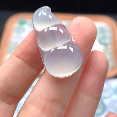 翡翠颈饰未镶嵌冰种飘花福豆