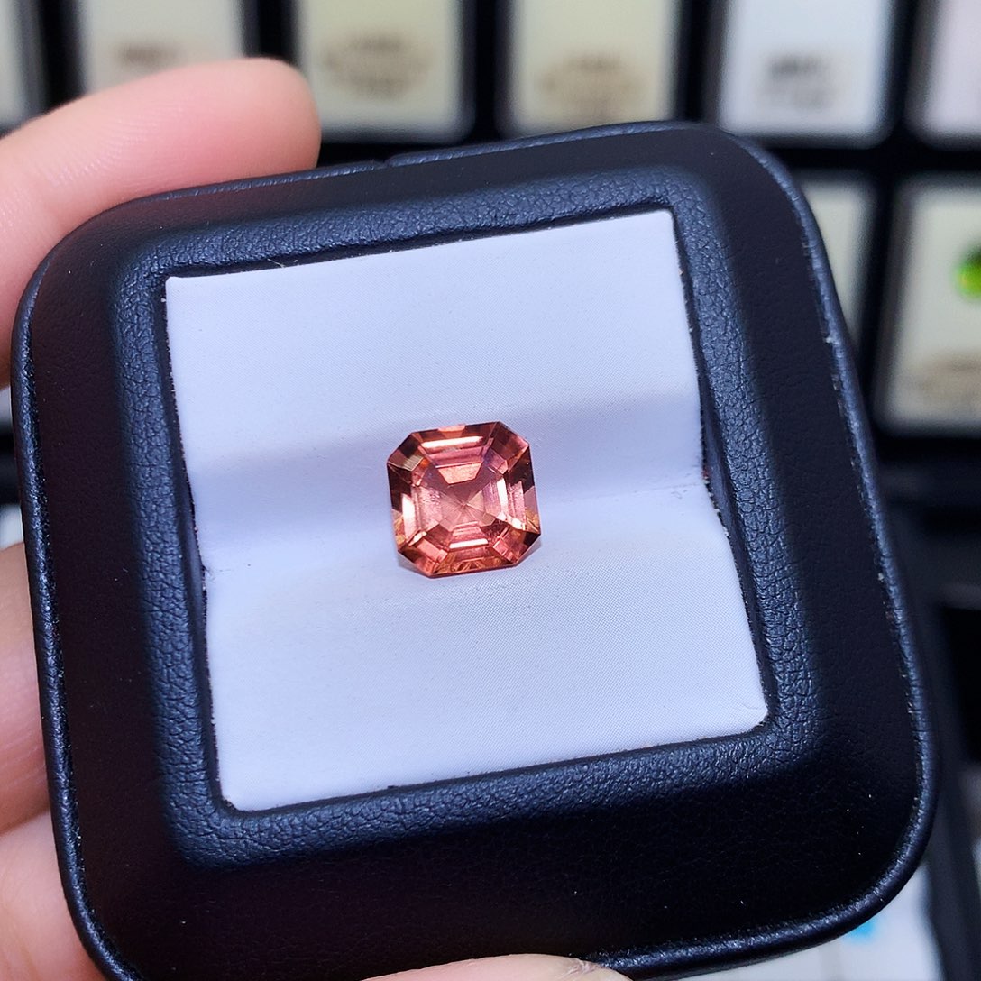 碧玺裸石未镶嵌3.38克拉