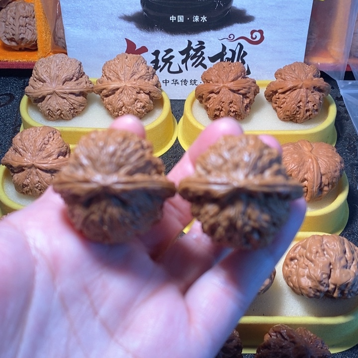 文玩核桃把件白狮子 37