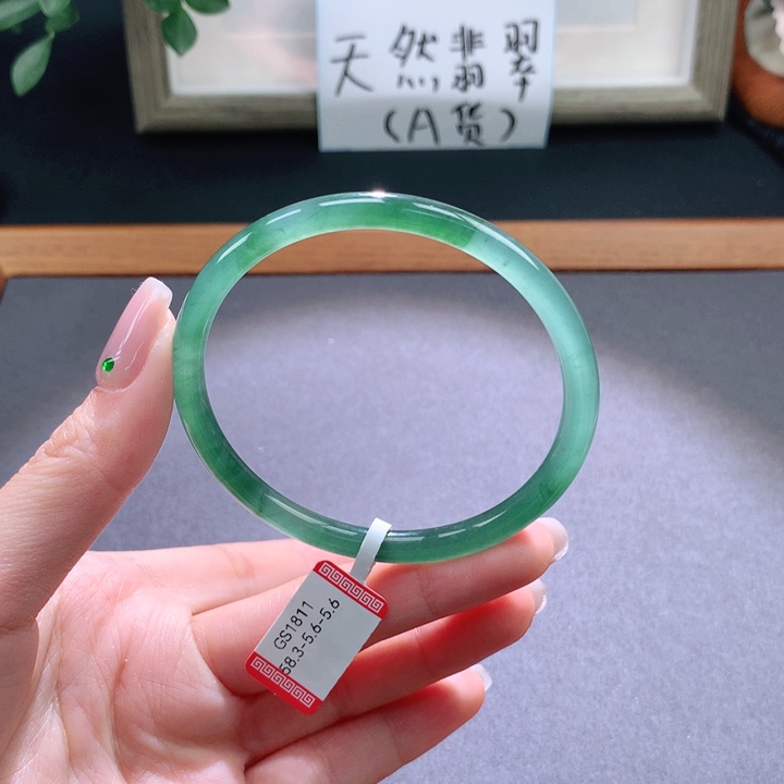 翡翠手镯未镶嵌天然翡翠手镯
