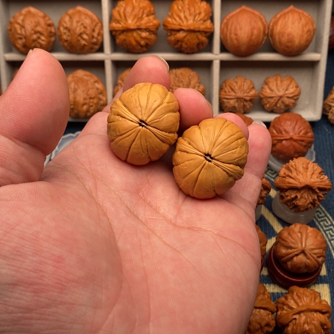 唐***亦文玩核桃把件麒麟瓜