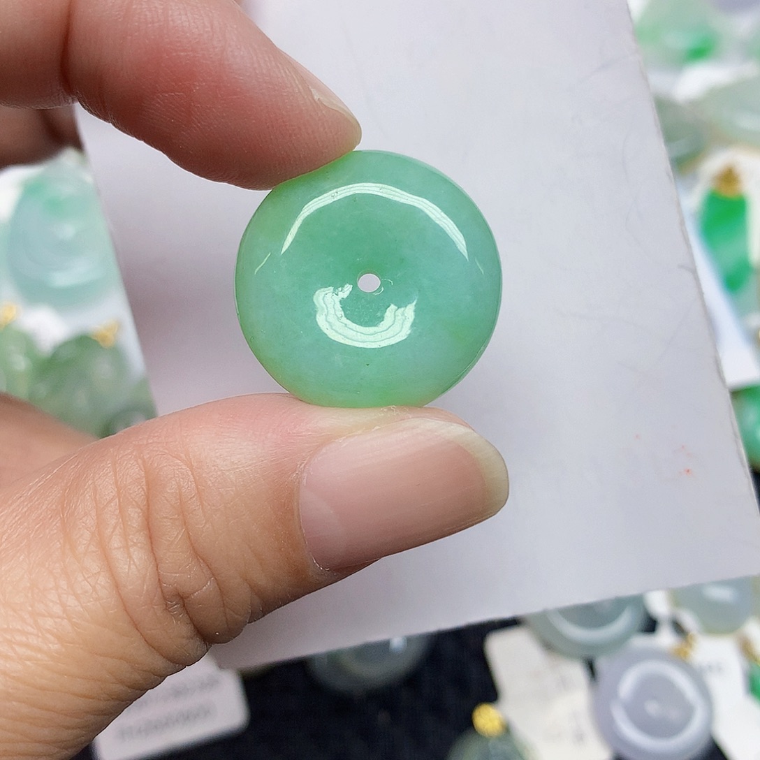 翡翠未镶嵌颈饰3678904