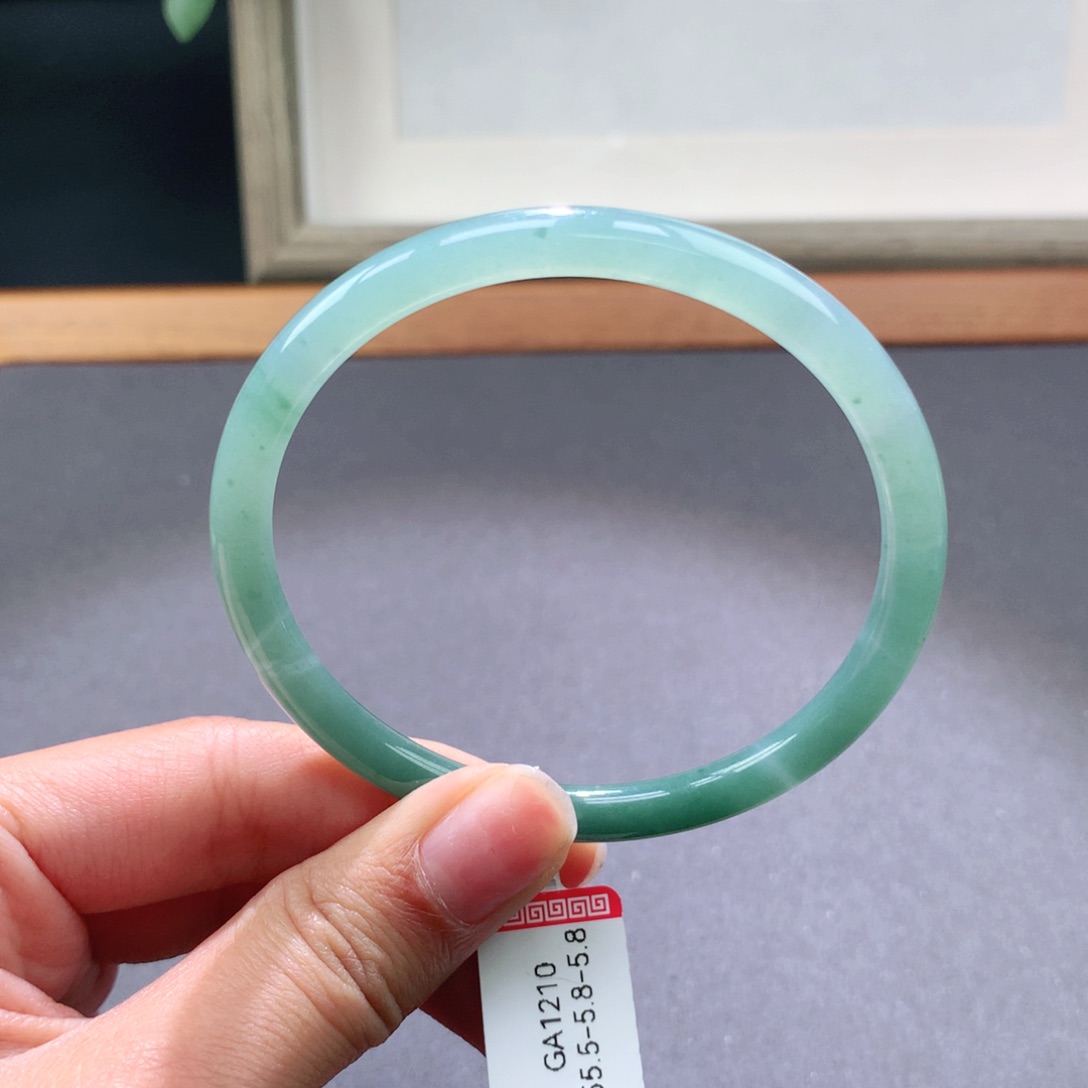 翡翠手镯未镶嵌天然翡翠手镯叮当镯