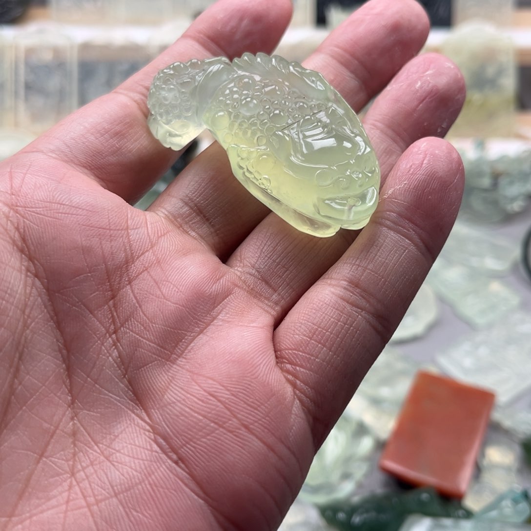 未镶嵌蛇纹石玉颈饰