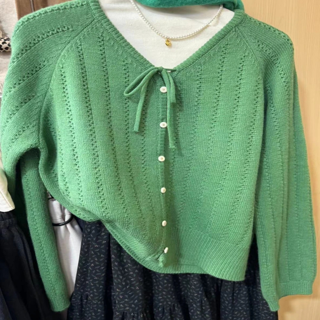 法式复古绿色V领针织开衫毛衣