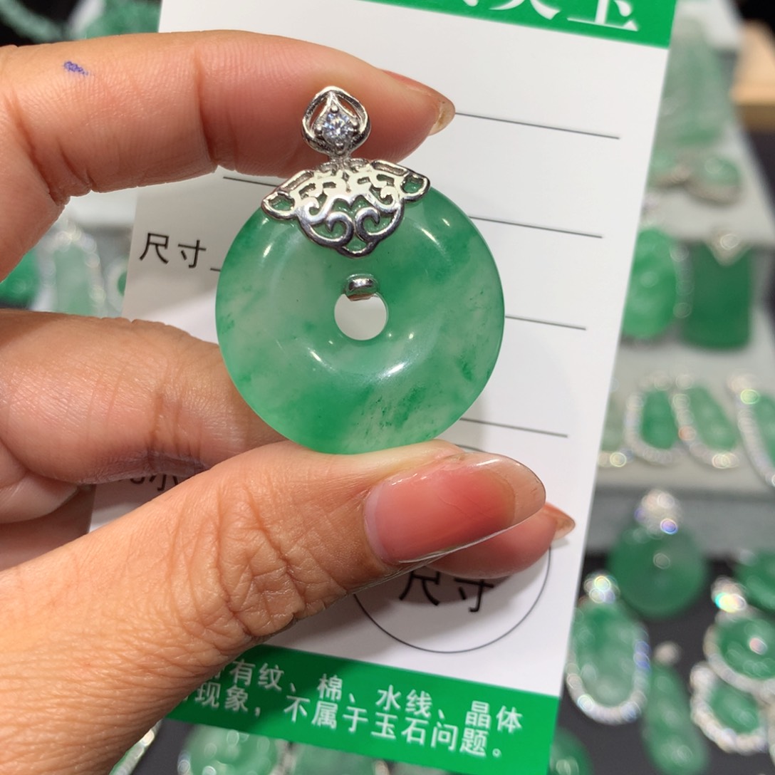 颈饰银S925镶嵌石英质玉（非洲翠）