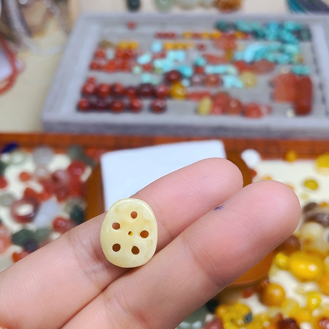 杠****琥珀未镶嵌裸石订制