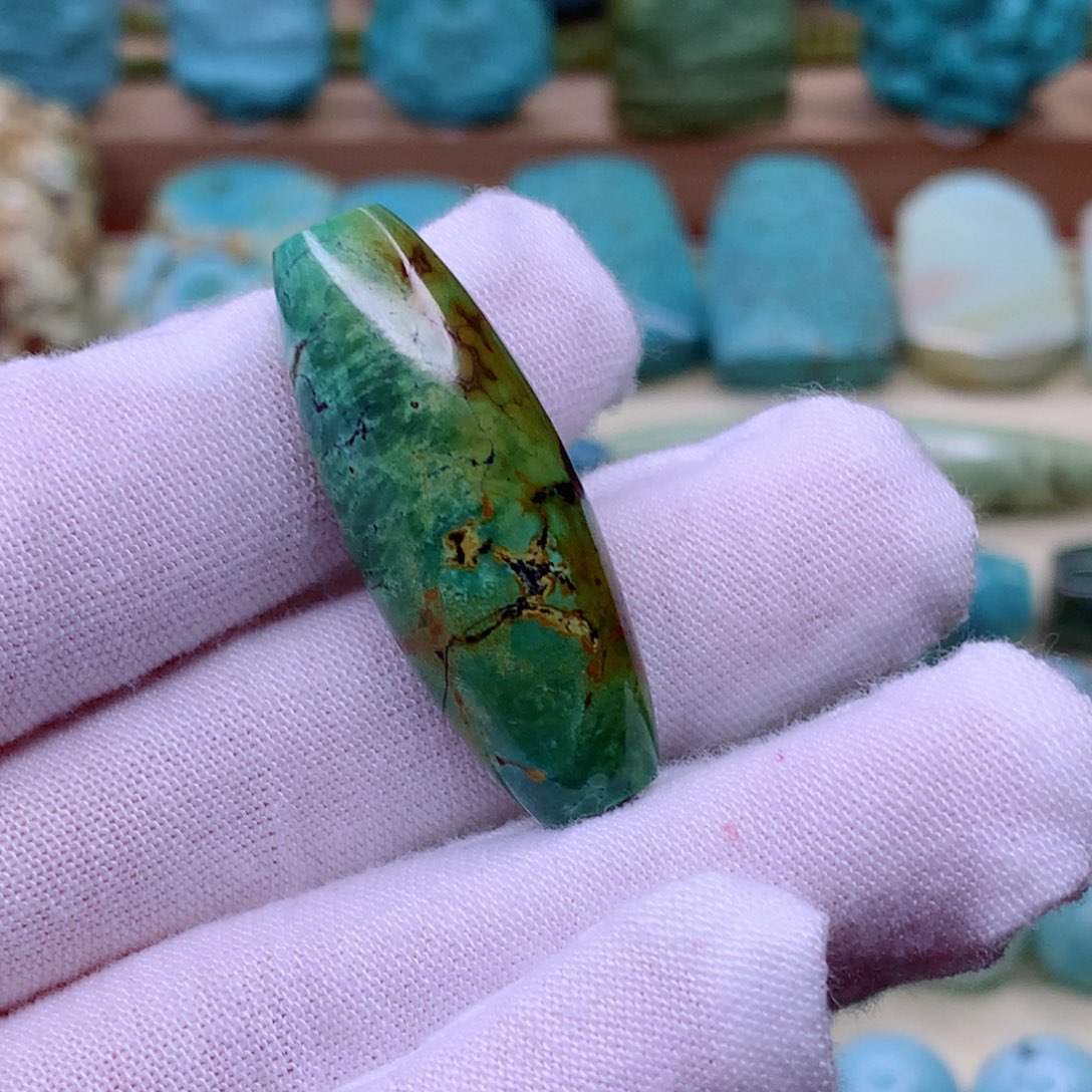 绿松石颈饰未镶嵌