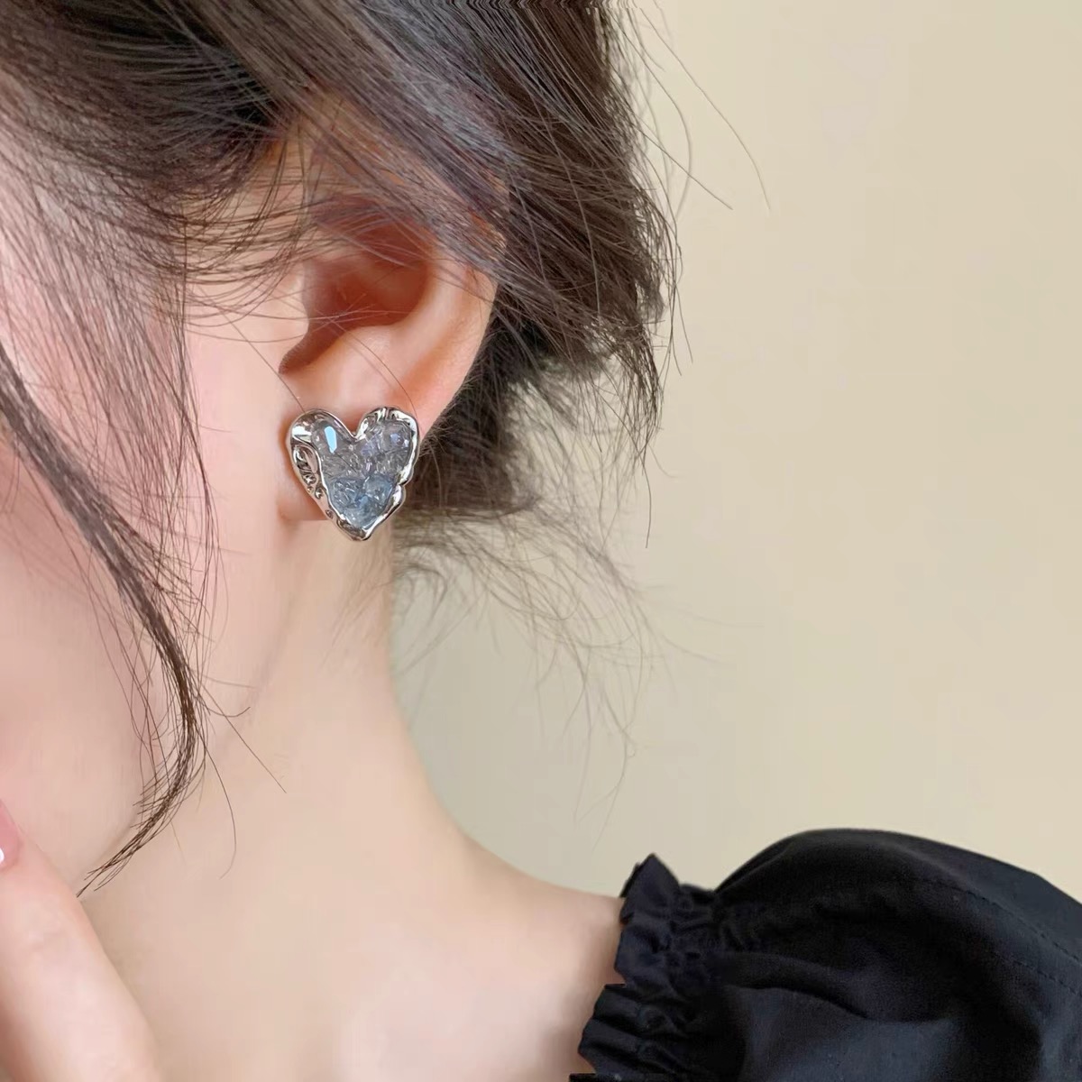 铜合金耳饰 A冷淡风蓝色爱心耳钉轻奢小众设计感渐变耳环E972