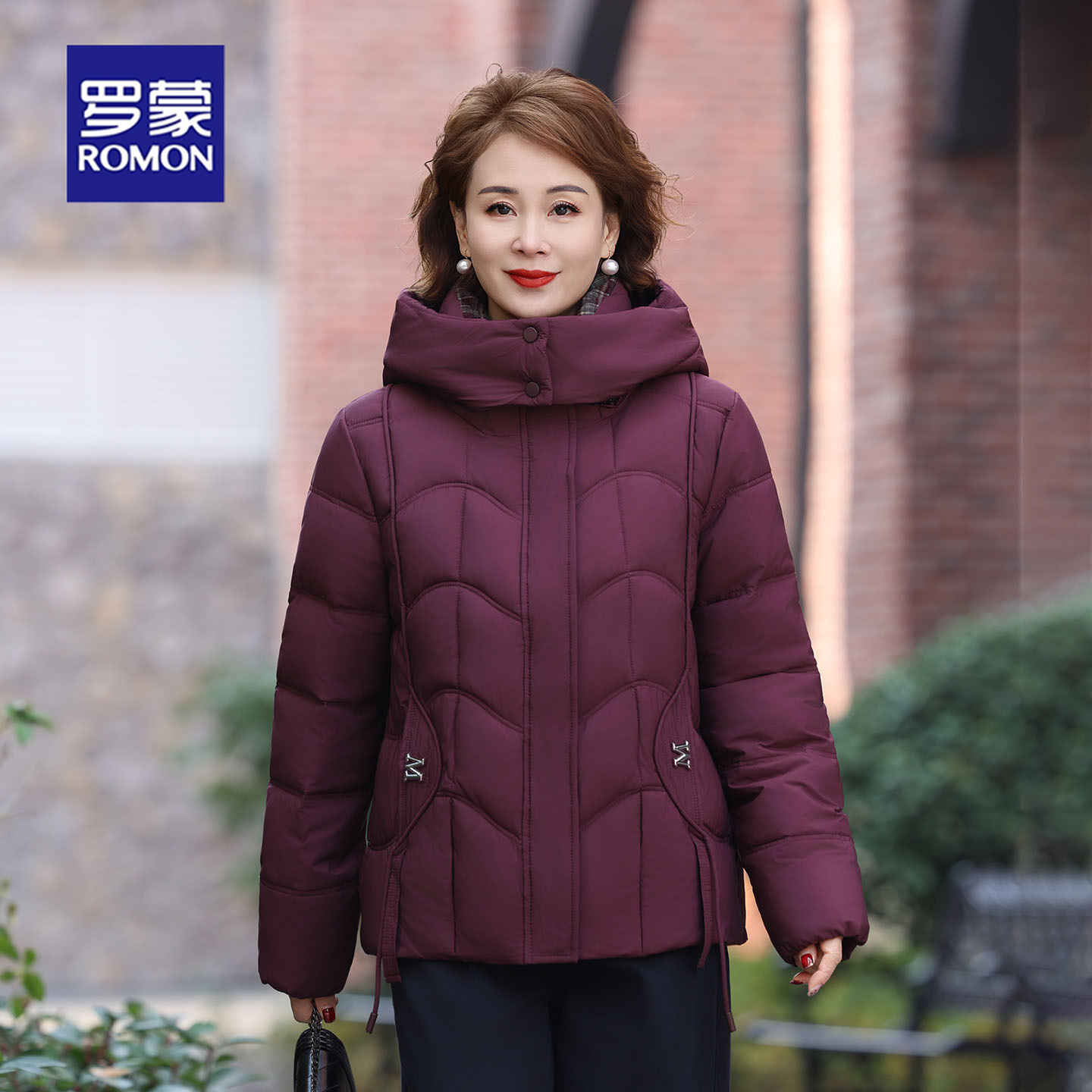 罗蒙中年妈妈冬装棉服2025新款中老年女连帽短款保暖洋气棉袄外套