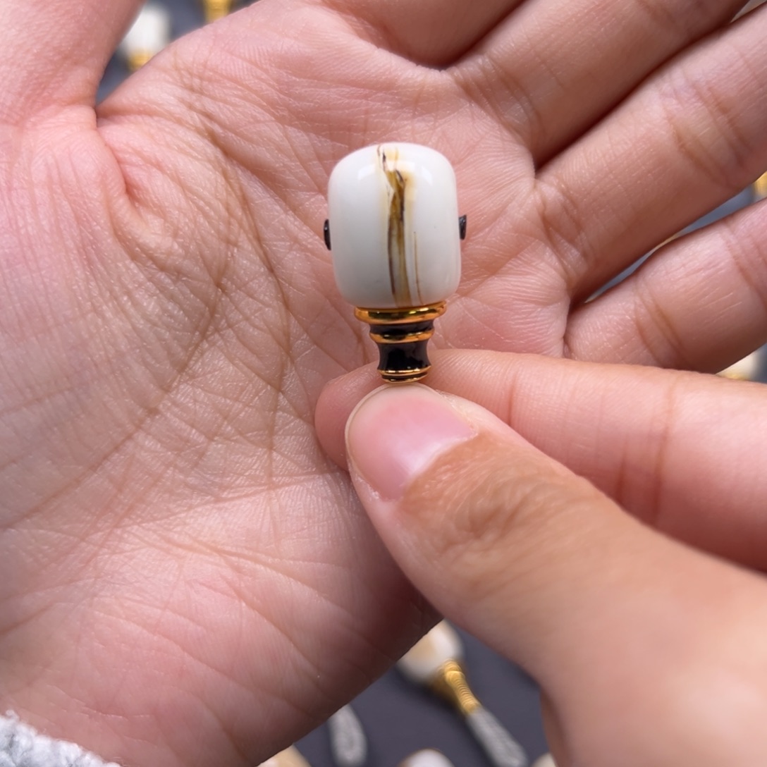 琥珀未镶嵌裸石12.5mm