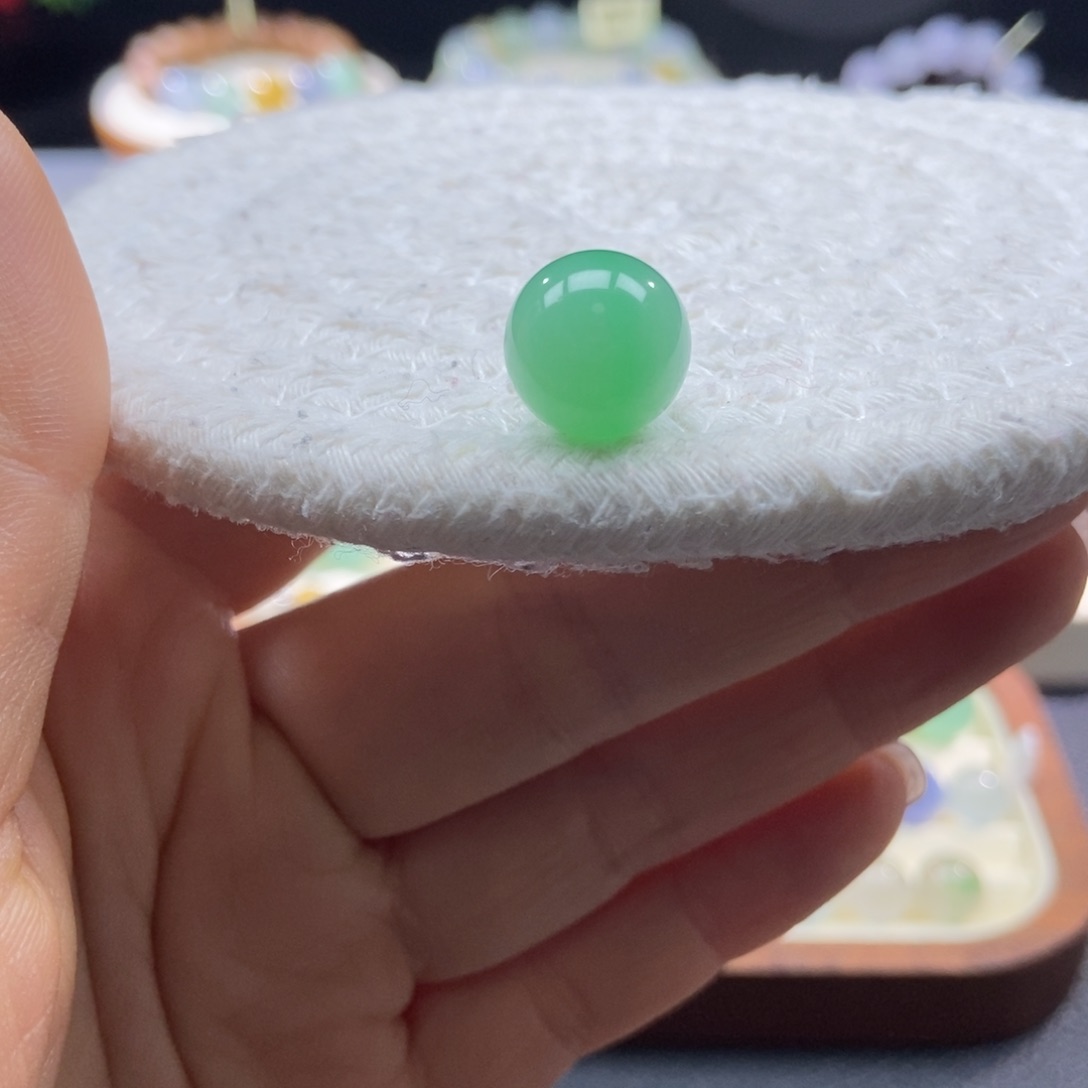 翡翠颈饰未镶嵌苹果甜绿圆珠12mm