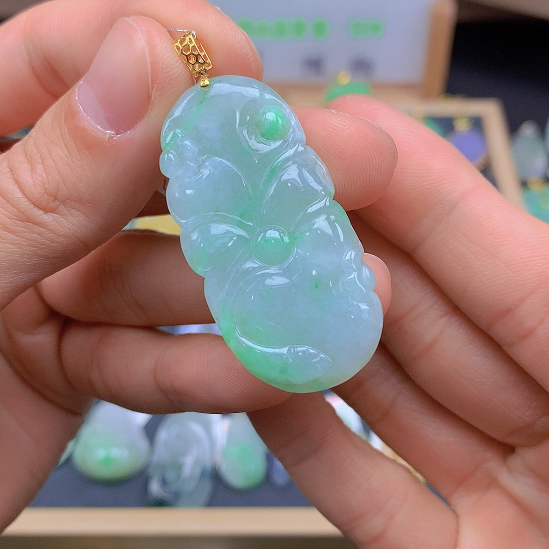 翡翠颈饰18K金镶嵌翡翠