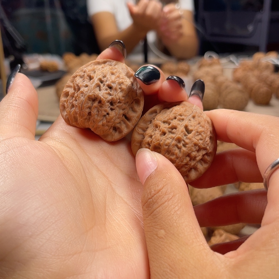 牛***包吊坠文玩核桃血麒麟