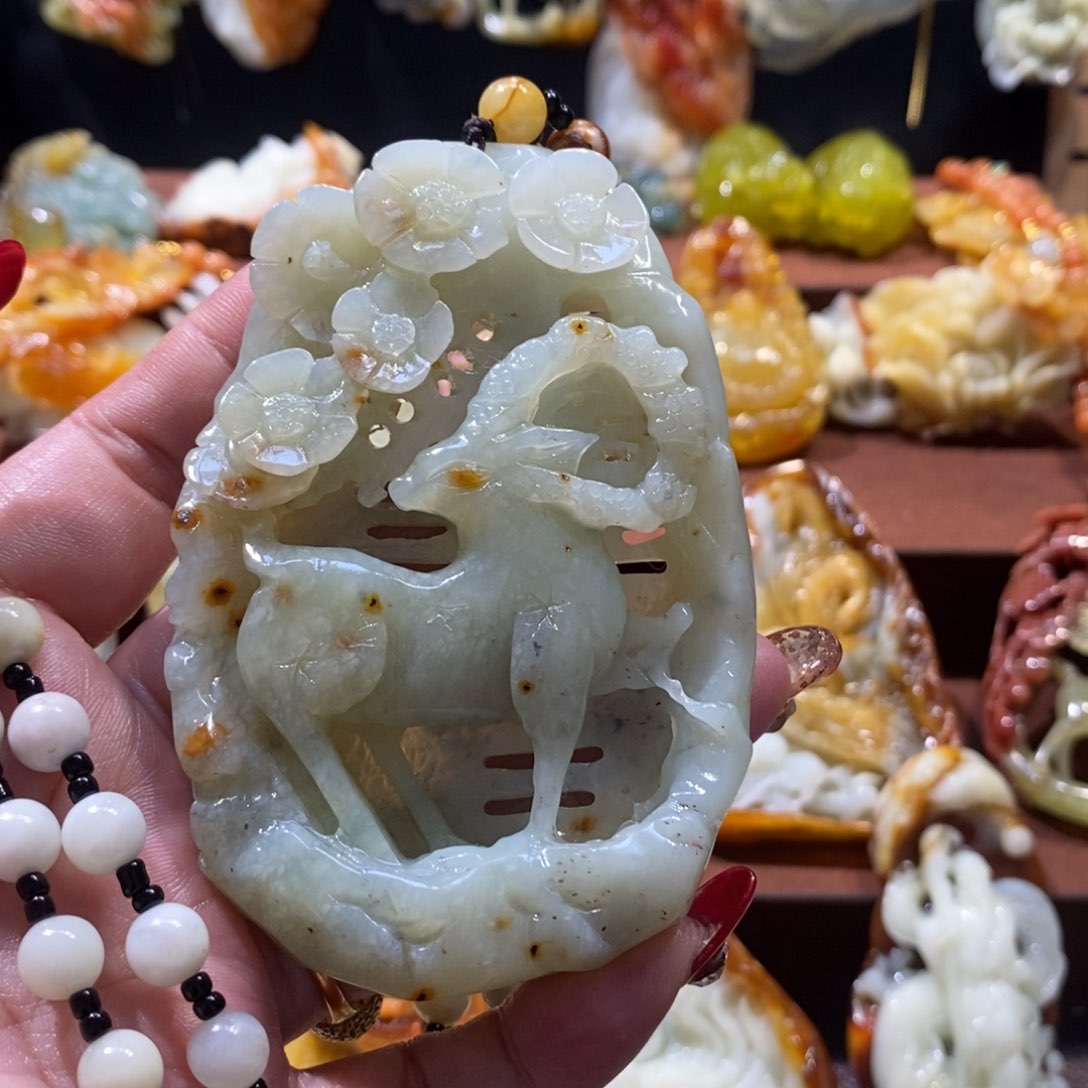 蛇纹石玉颈饰未镶嵌