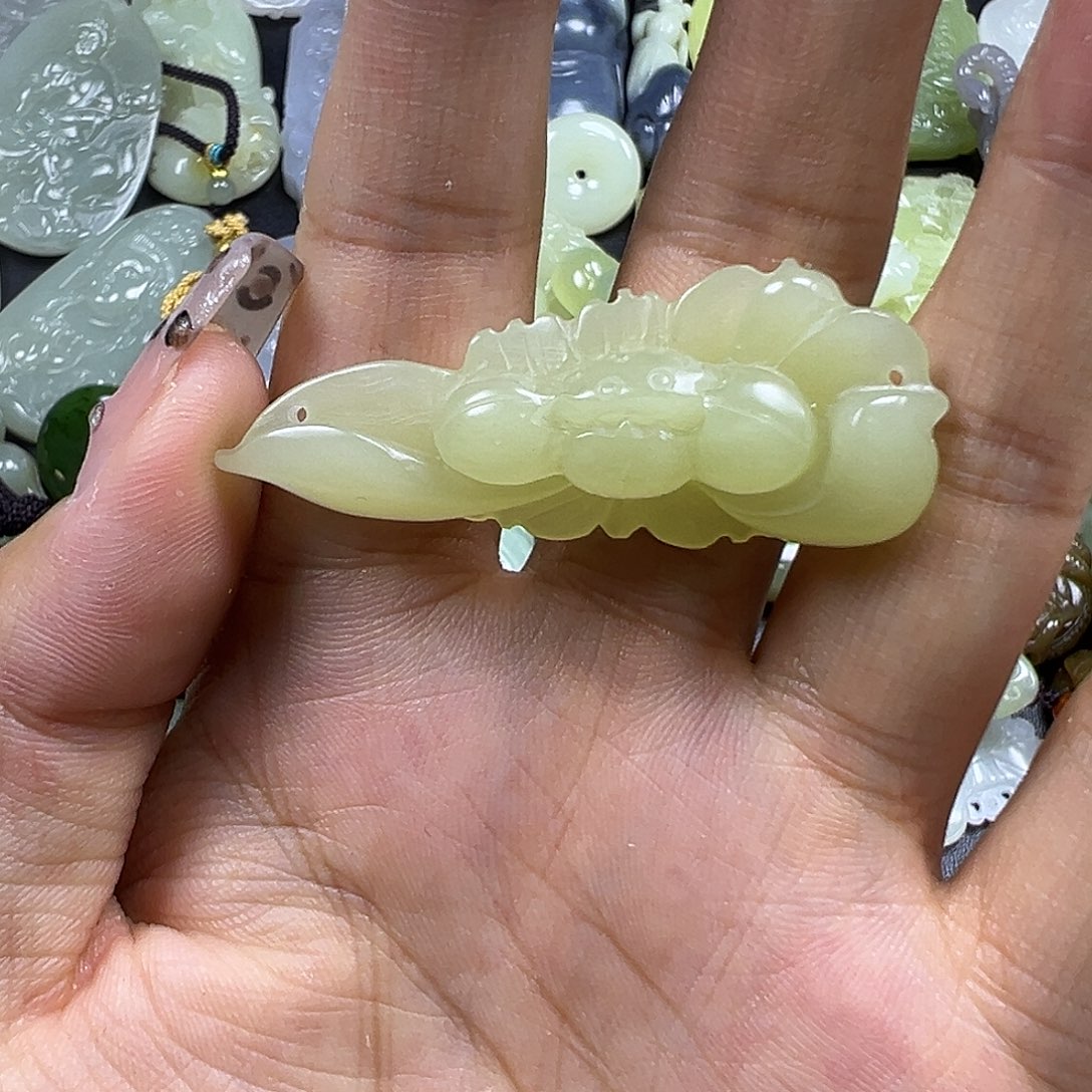 吊坠(赠链)未镶嵌和田玉