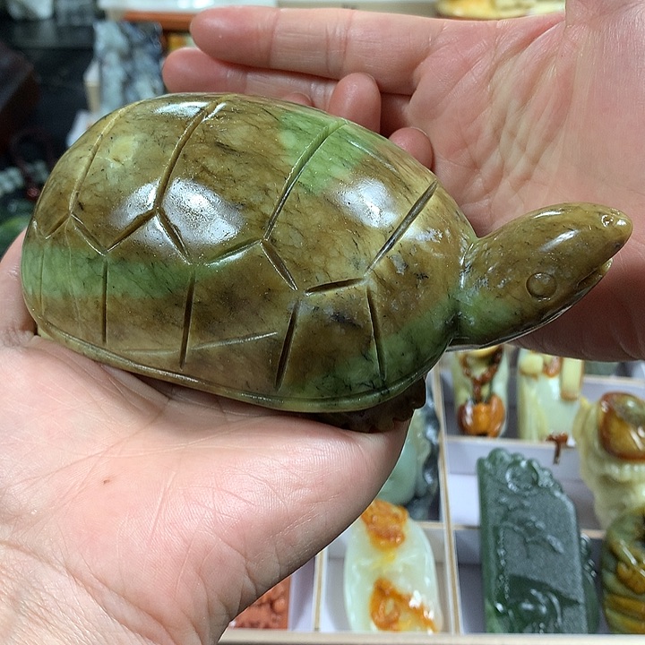 蛇纹石玉手把件未镶嵌