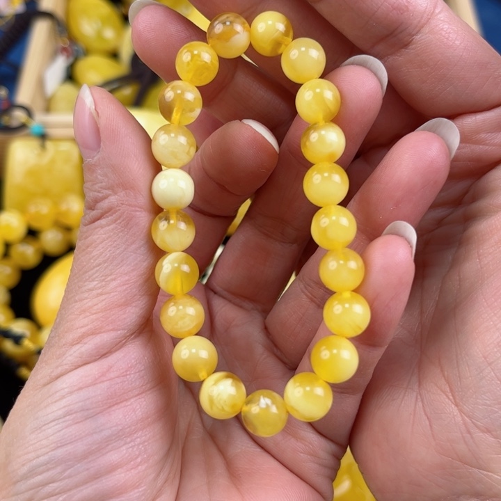 琥珀珠宝奇石未镶嵌琥珀，多样性发其一