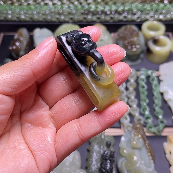 成***成和田玉未镶嵌挂件