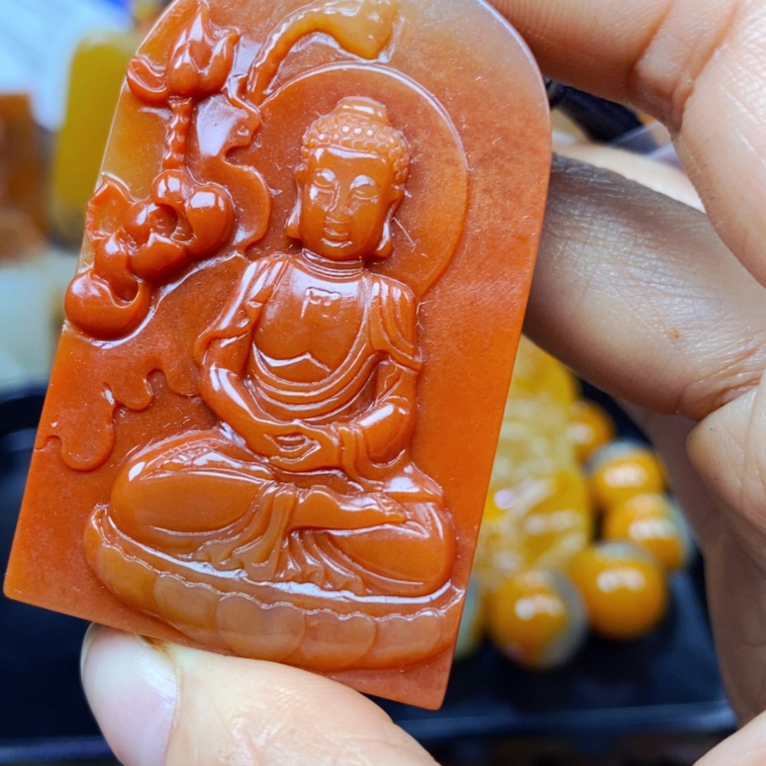未镶嵌石英质玉（黄龙玉）颈饰